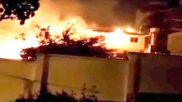 Así quemaron la casa Albarracín la noche del 10 de noviembre de 2019. Foto: captura video