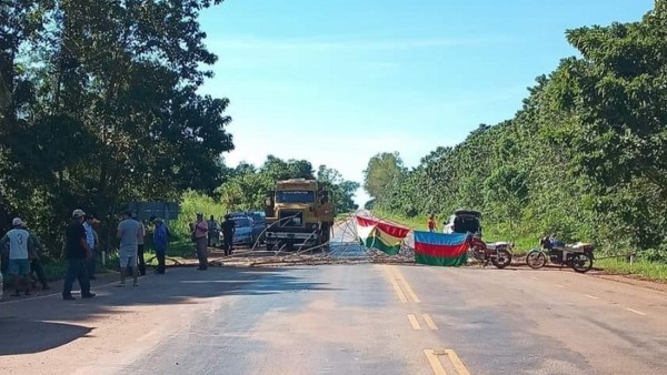 Campesinos bloquean las vías de acceso a Riberalta. Foto: RRSS
