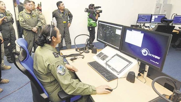 Centro de monitoreo de los radares que se encuentra en Cochabamba. Foto: Ministerio de Defensa.