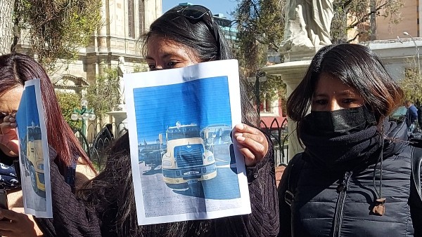 Ciudadanas chilenas que llegaron a Bolivia en busca del camión de su papá. Foto: ANF