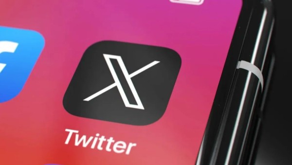 El nuevo logo de Twitter ya apareció en los móviles de sus usuarios.