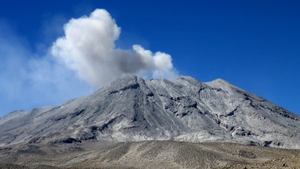 El volcán Ubinas ubicada en la región de Moquegua, en el sur del Perú.   Foto: IGP