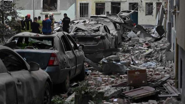 Escombros tras el ataque en la ciudad ucraniana de Leópolis.  Foto: RTVE