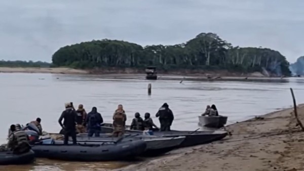 La Policía realizó un operativo el 14 de julio en el río Madre de Dios, en Riberalta. Foto: Captura video