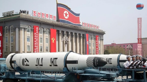 Arsenal nuclear de Corea del Norte durante un desfile.