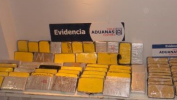 Comiso de droga oculto en un bus. Foto: Aduanas de Chile