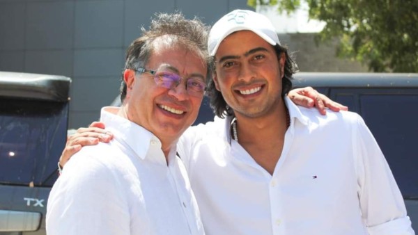 El presidente de Colombia, Gustavo Petro, junto a su hijo Nicolás Petro.