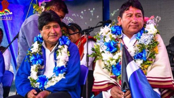 Evo Morales junto al gobernador Jhonny Mamani en un evento. Foto: Página Siete