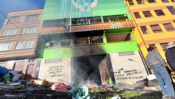 Frontis del mercado ilegal de coca. Foto: Página Siete