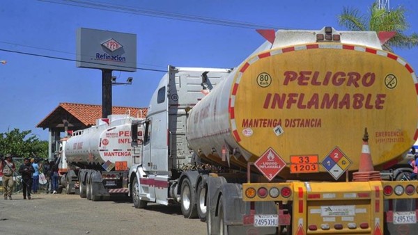 La denuncia fue por el supuesto sobreprecio en la importación de combustible. Foto: Internet