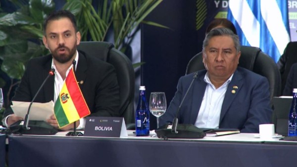 Eduardo Del Castillo y Rogelio Mayta participaron en el encuentro en Colombia. Foto: Captura video