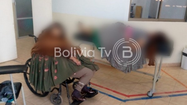 Mujeres fallecidas vestidas de pollera en la balacera de Desaguedero. Foto: BTV
