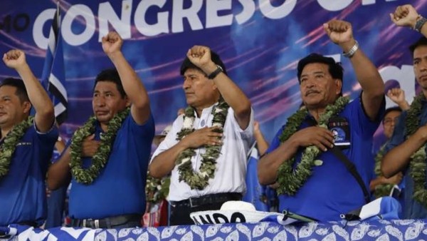 Evo Morales fue reelegido como presidente del MAS. Foto: RRSS