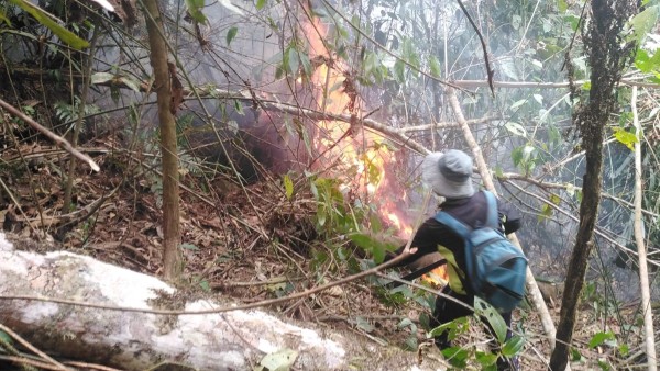 Incendio en la comunidad San Antonio, del municipio de La Asunta. Foto: FM Bolivia