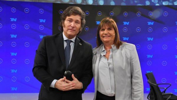 El presidente electo de Argentina, Javier Milei, junto a Patricia Bullrich.