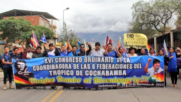 Evo Morales junto a miembros de la coordinadora. Foto: Facebook Kawsachun Coca