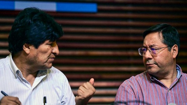 Evo Morales y Luis Arce durante un encuentro público en 2019. Foto: Internet
