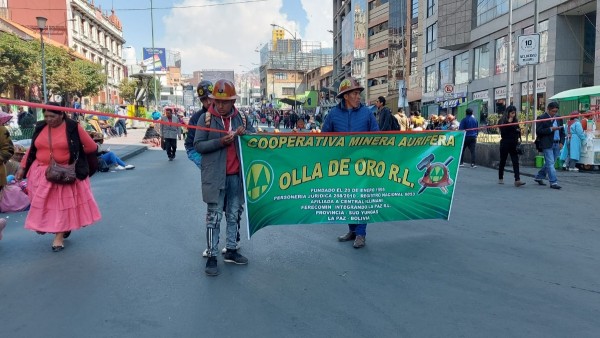 Mineros auríferos bloqueando el centro de la ciudad de La Paz. Foto: ANF