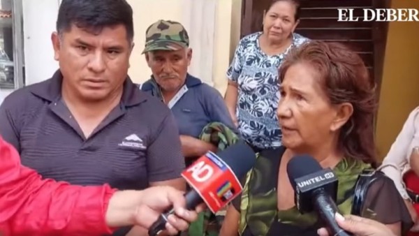 El dirigente campesino Erick Fuentes y una de las pobladoras llegó hasta Derechos Humanos para denunciar avasallamientos. Foto: Captura