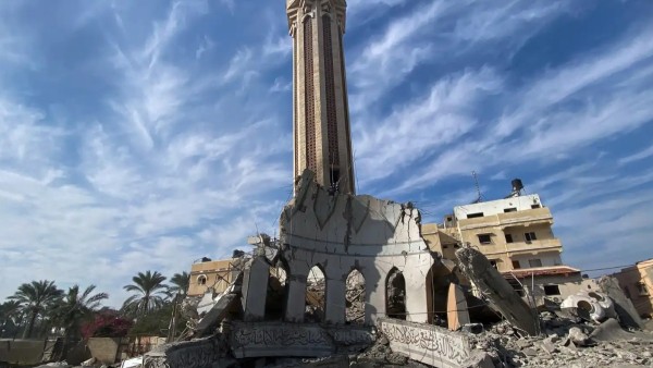 Los restos que quedan de la Gran Mezquita de Gaza.