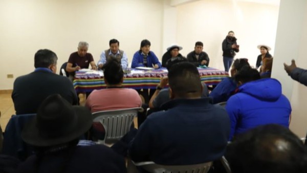 Morales y dirigentes del MAS en un anterior encuentro. Foto: Correo del Sur.