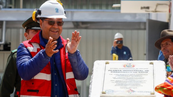 Presidente Luis Arce en la planta de Llipi. Foto: Facebook Jefe de Estado