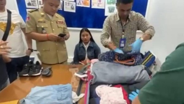 Requisa de autoridades de Camboya al equipaje de la boliviana