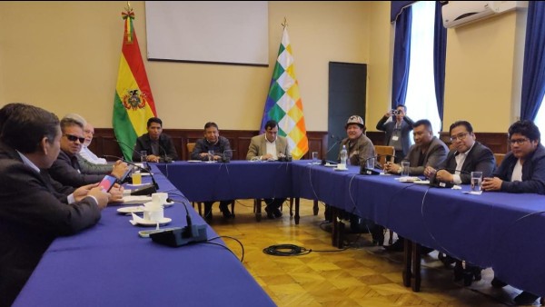 Reunión de las tres fuerzas partidarias con el vicepresidente David Choquehuanca. Foto: ANF