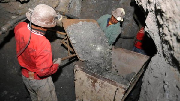Trabajadores mineros en Bolivia. Foto: Urgente.bo