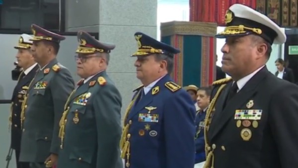 Nuevo Alto Mando Militar.