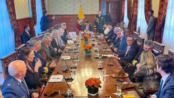 Reunión entre altas autoridades de Ecuador y de Estados Unidos.   Foto: X de Cancillería de Ecuador