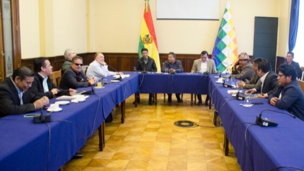 Una anterior reunión convocada por Choquehuanca, el año pasado. Foto: Vicepresidencia.