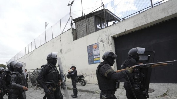 Una de las cárceles de Ecuador durante un operativo policial.