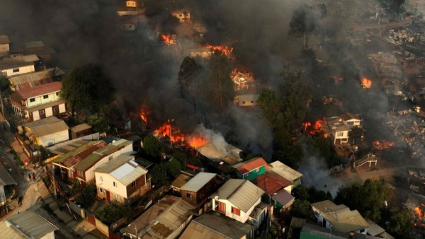 El incendio en la ciudad de Valparaíso de Chile.   Foto: CNN