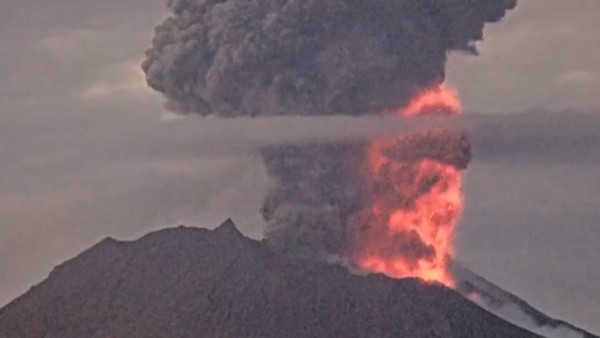 La erupción del volcán Sakurajima de Japón.