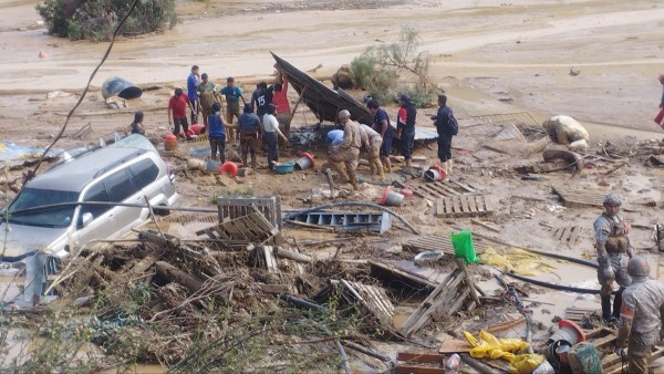 La población de Laquiña, del municipio de Sacaba, también fue afectado por el desborde de ríos. Foto: Ministerio de Defensa.