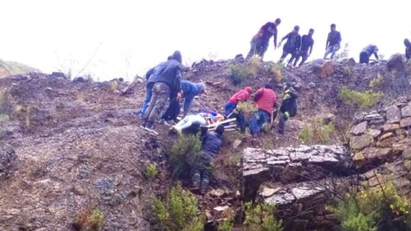 Loa heridos fueron rescatados por Bomberos y conductores que se encontraban en el lugar. Foto: RRSS
