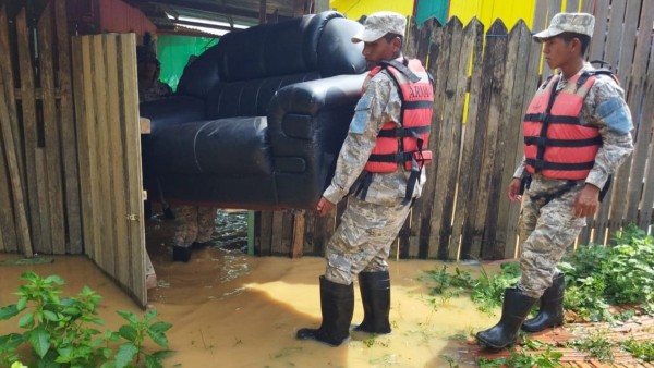 Más de 30 familias quedaron afectadas por el desborde del río Acre. Foto: Armada Boliviana
