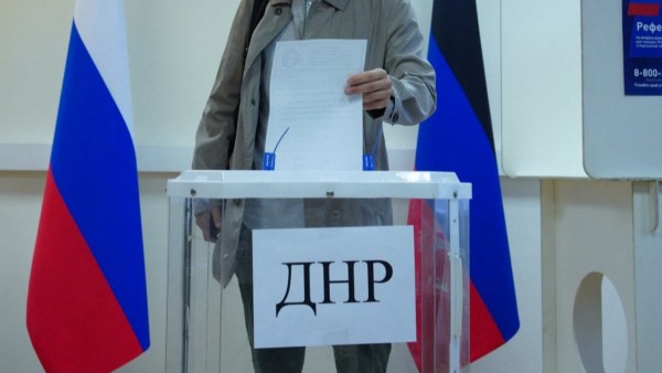 Urna de votación en Rusia.
