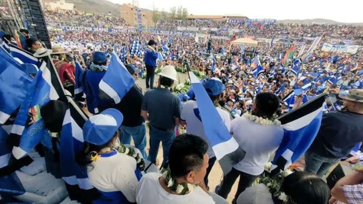 Imagen referencial de militantes del MAS