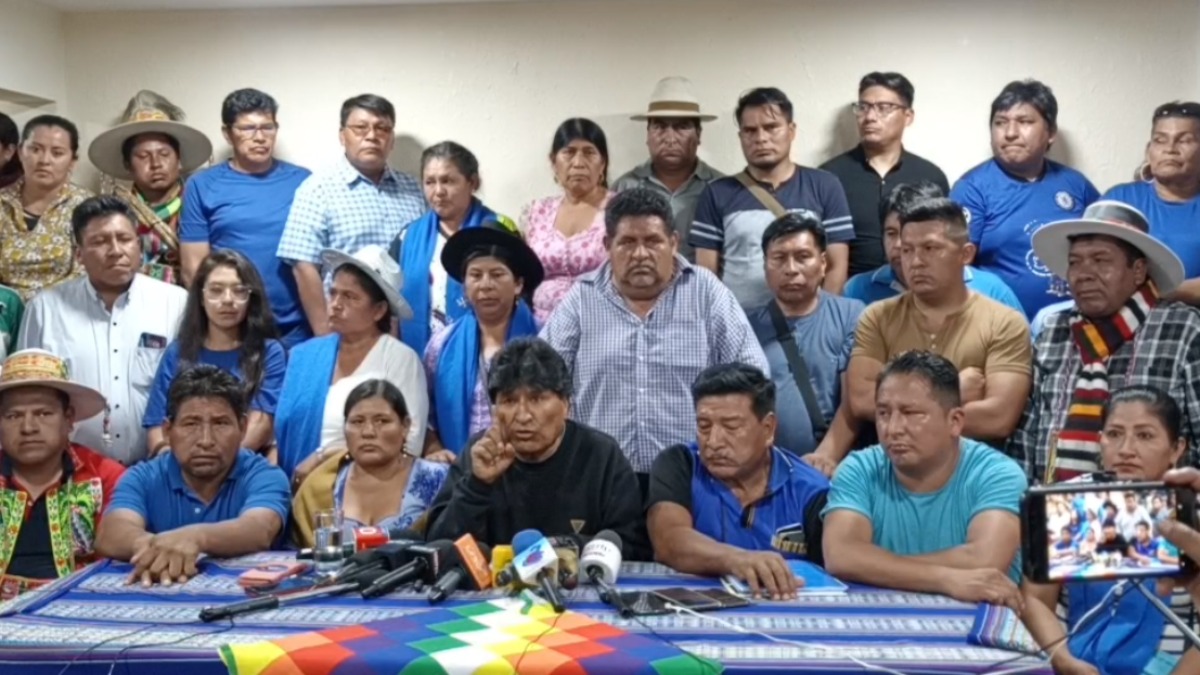 Evo Morales junto a dirigentes del MAS IPSP. Foto: Captura