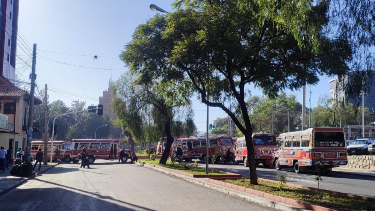 bloqueo de micros en Cochabamba. Foto: Cepja