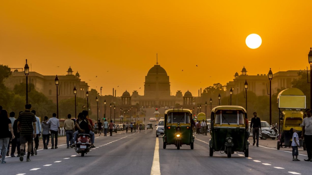 Una avenida de la ciudad de Nueva Delhi.