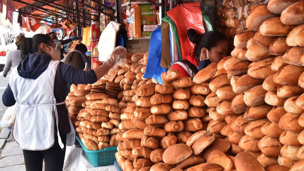 Venta de pan de batalla en La Paz. Foto: La Razón.