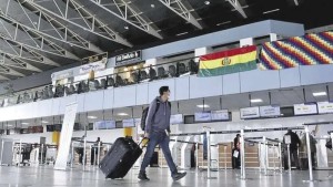 Entidad internacional suspende pago de pasajes aéreos en Bs, desde el 20 de junio cobrará en dólares