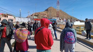 Peregrinar por dólares; bolivianos obligados a viajar a Desaguadero y negociar en el mercado negro