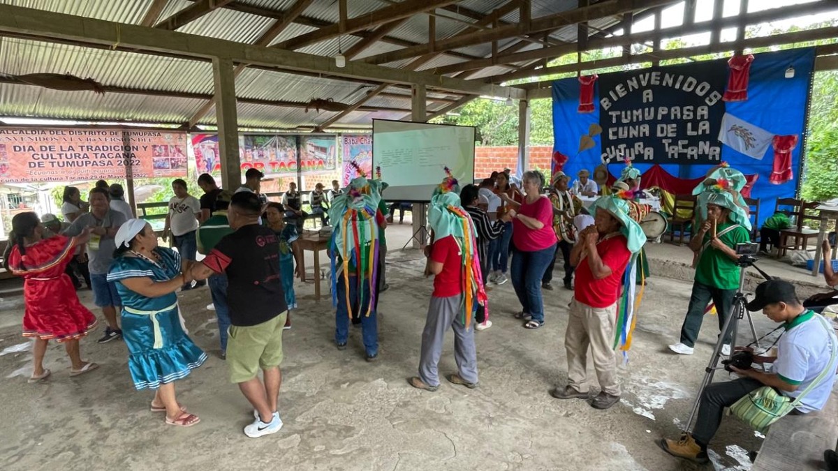 Con danzas y música recibieron los indígenas Tacana a los participantes del FOSPA en Tumupasa. Foto: UNITAS