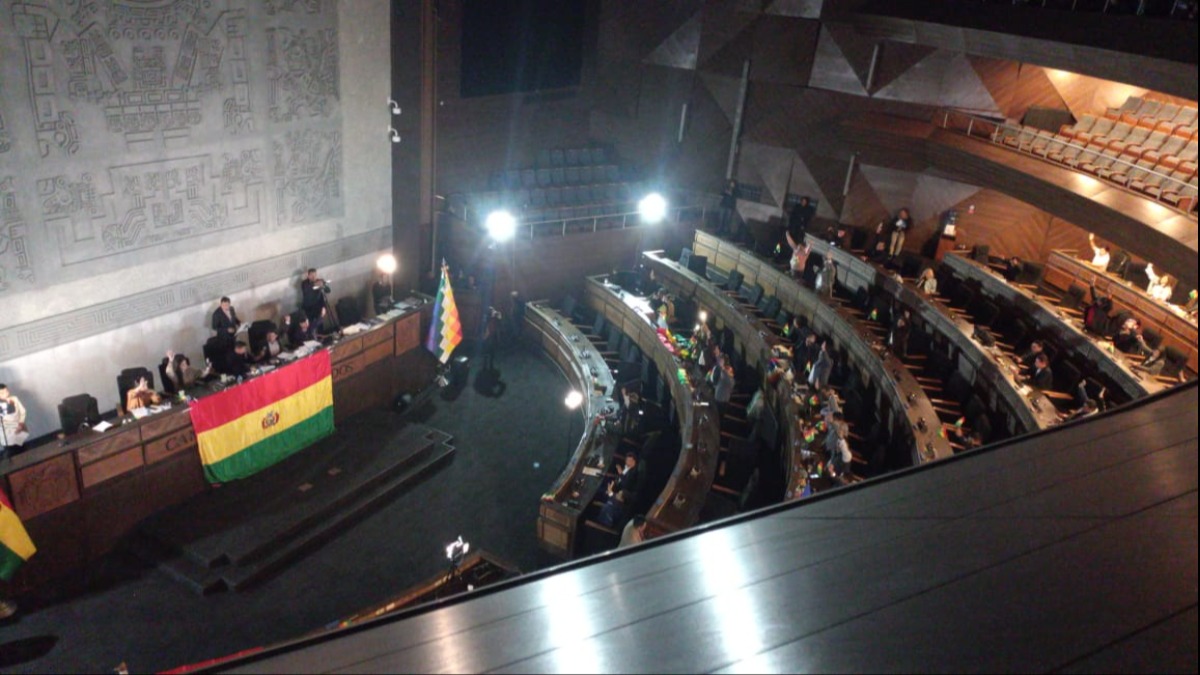 La Asamblea Legislativa sesionó en penumbras. Foto: ANF