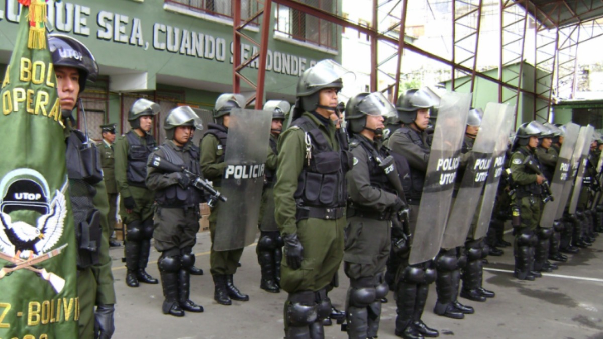 La Policía boliviana será beneficiada con las movilidades blindadas. Foto: Archivo