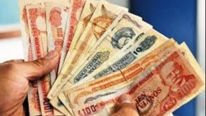 Romero: Inflación, escasez de dólares y el tipo de cambio provocan devaluación del boliviano